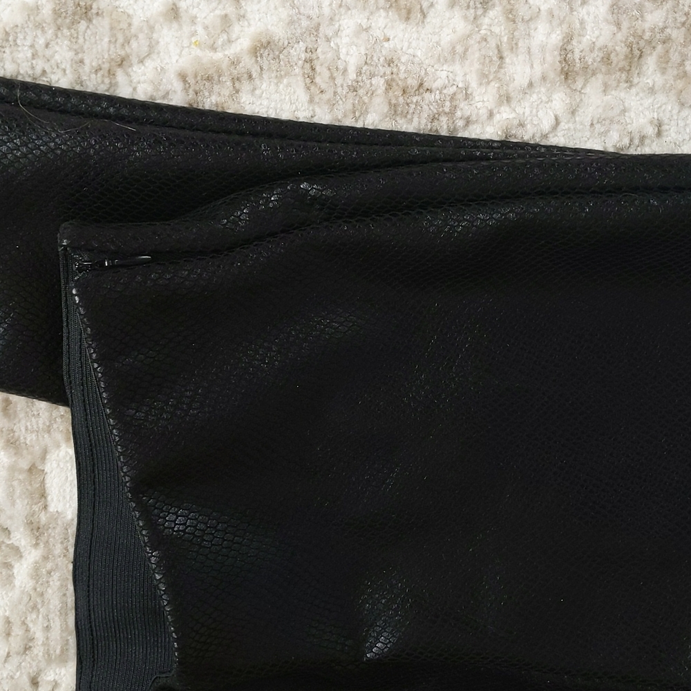 NEW Tahari Faux Leather Snakeskin Skinny Pants Small Black - Picture 9 of 16